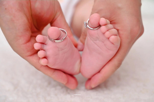 银川宝宝发烧手心比额头烫